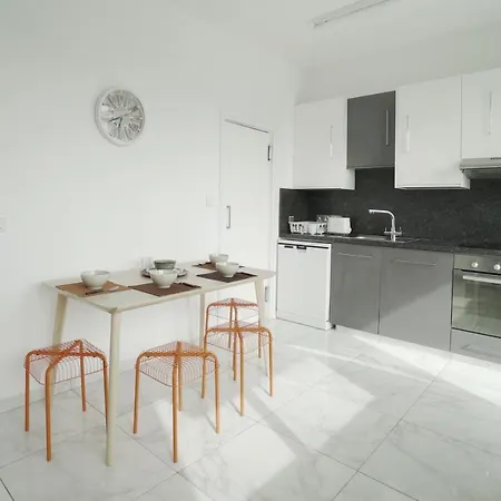 3 Bedroom Flat On Top Of The Sea Apartament Limassol