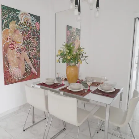 3 Bedroom Flat On Top Of The Sea Apartament *