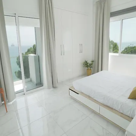 3 Bedroom Flat On Top Of The Sea Apartament Limassol