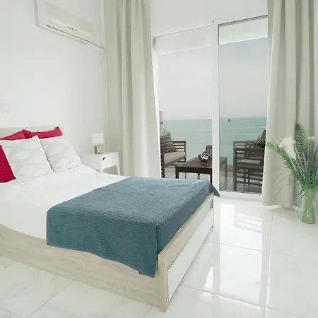 3 Bedroom Flat On Top Of The Sea Apartament