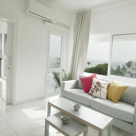 3 Bedroom Flat On Top Of The Sea Apartament